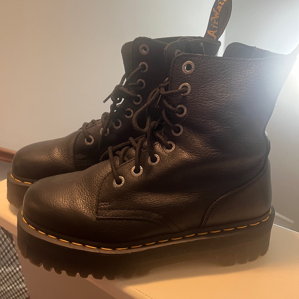 Black platform doc martens (Jadon 3)